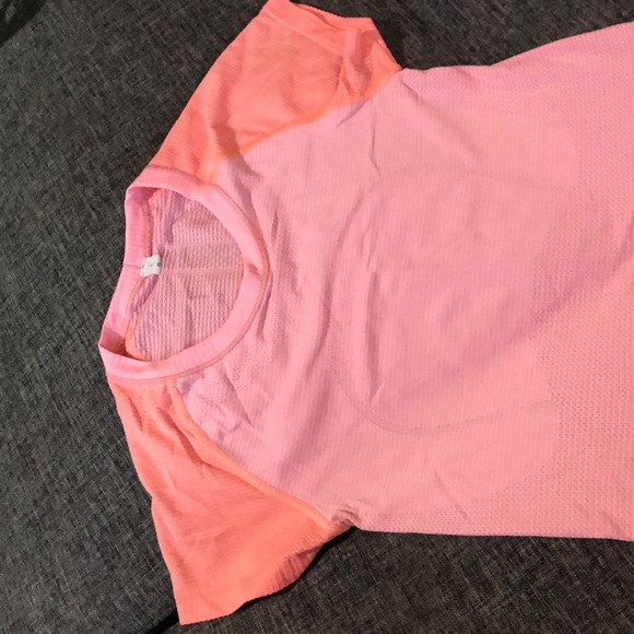 Lululemon Women’s Running shirt - Sz 6 pink/coral - Picture 4 of 5